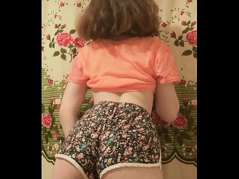 ❤️ セクシーな若いベイブがカメラでショーツを脱ぐ ❤️ 上質ポルノ ❌️