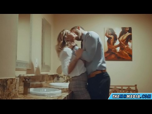 ❤️ 公衆トイレで巨乳金髪美女に誘惑されたら ❤️ 上質ポルノ ❌️